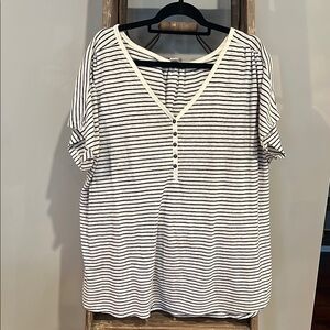 👗Bundle 5/$25👗 Striped V-Neck Buttoned Women's Top Size XXL